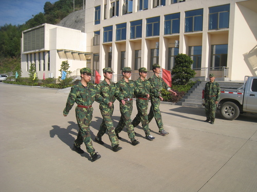 練清：兼職消防隊員進行隊列訓練.jpg