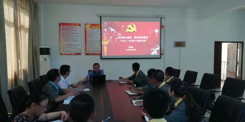 王俊欽：領導下基層上黨課.jpg