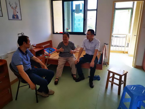 葉彤：幫扶慰問2_調整大小.jpg