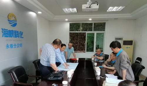 反饋會上，檢查組針對存在的問題與分公司相關(guān)人員進行深入探討，尋求解決方案。_調(diào)整大小.jpg