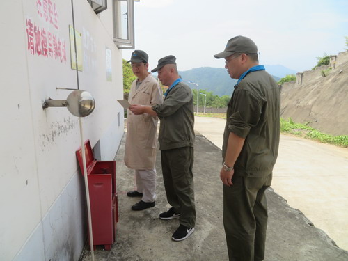 圖為檢查組正在檢查庫區_調整大小.jpg