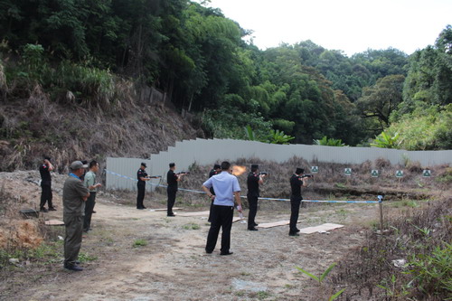 （建議采用）永安分公司賴寶祿：保衛部隊員在進行實彈射擊訓練_調整大小.JPG