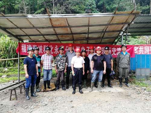 （調整建議采用）海科永春 李南�?永春分公司電子雷管推廣小組到邵武片區召開為期兩天的電子雷管現場交流會 ( 洛田熒石礦現場指導小斷面爆破作業).jpg