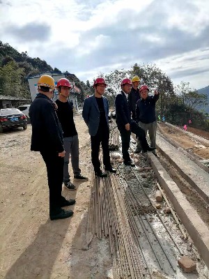 謝麟：公司副總經理吳開榮到龍巖分公司檢查指導邊坡治理工程工作~1.jpg