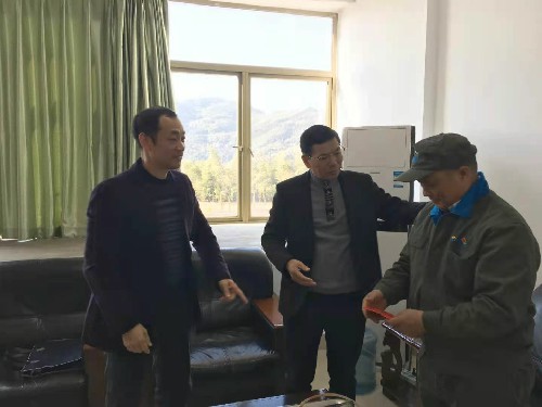 蘇艷麗：海峽科化公司總法律顧問、副總經理吳開榮到龍巖分公司開展“一對一結對幫扶”慰問活�?~1.jpg