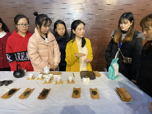 烽林連珂瑩：烽林分公司團員青年參加“青心茶�?品味國學”青年茶藝培�?.png