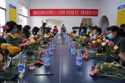 烽林連珂瑩：烽林分公司舉辦慶“三八”花藝、微景觀植物DIY活動2~1.jpg