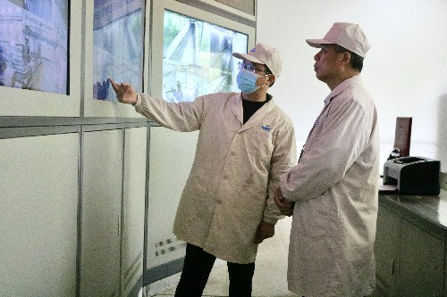 吳瑤：林輝一行深入分公司生產一線查看視頻監控系統~1.jpg