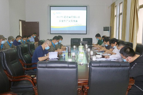 (采用)龍巖分公�?郭芳�?泉州市工信局組織專家到海峽科化龍巖分公司開展福建省民爆行業安全生產交叉檢查~1.jpg