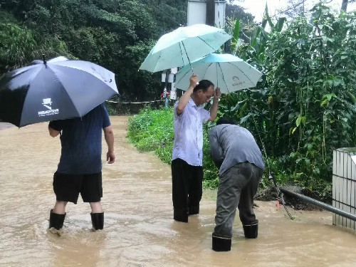 (建議采用)民化建設(shè)公司 蔣雪�?清除淤泥、雜�?~1.jpg