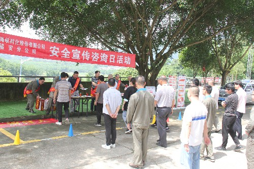 福安分公司胡廷淦：圖為福安分公司安全宣傳咨詢日活動現場~1.jpg