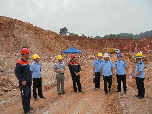 富興建設公司+盧玉�?三明市公安局、應急局聯合檢查組在富興建設公司項目施工現場檢查~1.jpg