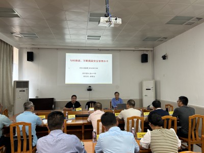 烽林吳淑英：海峽科化公司開展軍工安全生產管理培�?.jpg