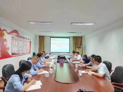 格式工廠省機(jī)電控股公司黨委副書記、總經(jīng)理董飛龍，黨委委員、副總經(jīng)理吳大文在永安雙華公�?.jpg
