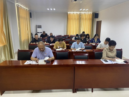 格式工廠龍巖分公�?吳瑤+黨員干部集中學習.jpg