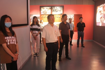 格式工廠采用-福安胡廷淦：圖為董飛龍一行參觀閩東蘇區紀念館 (2).jpg