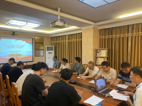 格式工廠烽林陳濤：海峽科化公司黨委委員、副總經(jīng)理張賢鋒到烽林分公司科二黨支部上專題黨課1.jpg