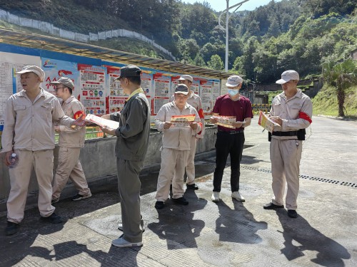 格式工廠發放消防安全手冊.jpg