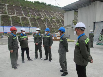 格式工廠民化建設 謝宜芳 海峽科化公司黨委委員、副總經理徐德安帶隊到民化建設公司開展民法典宣傳月“爆破風險防范”專項法律調研及宣...jpg